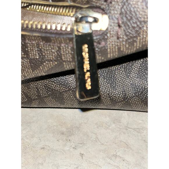 Michael Kors Kirby large satchel in brown monogram printed pebble leather. - Picture 11 of 15